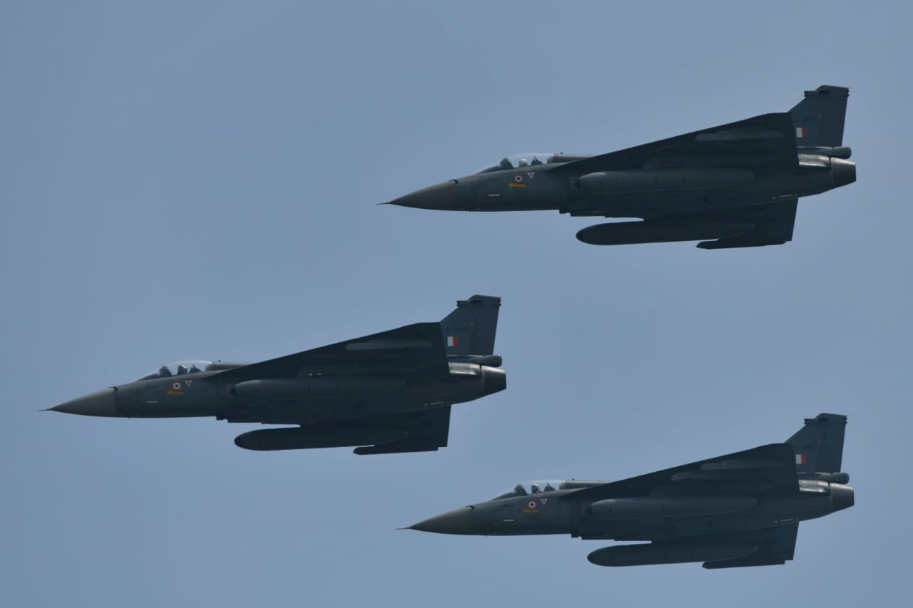 IAF Pilots Paint Chennai Skies Blue during its 92nd Anniversary ...