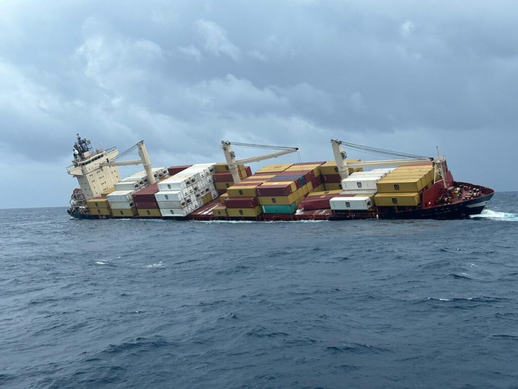 P.Elsa No.05-1024ICG along with Indian Navy Rescues all 24