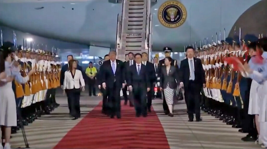 Trump arrives in Beijing for high-stakes talks with Xi as trade, Taiwan ...